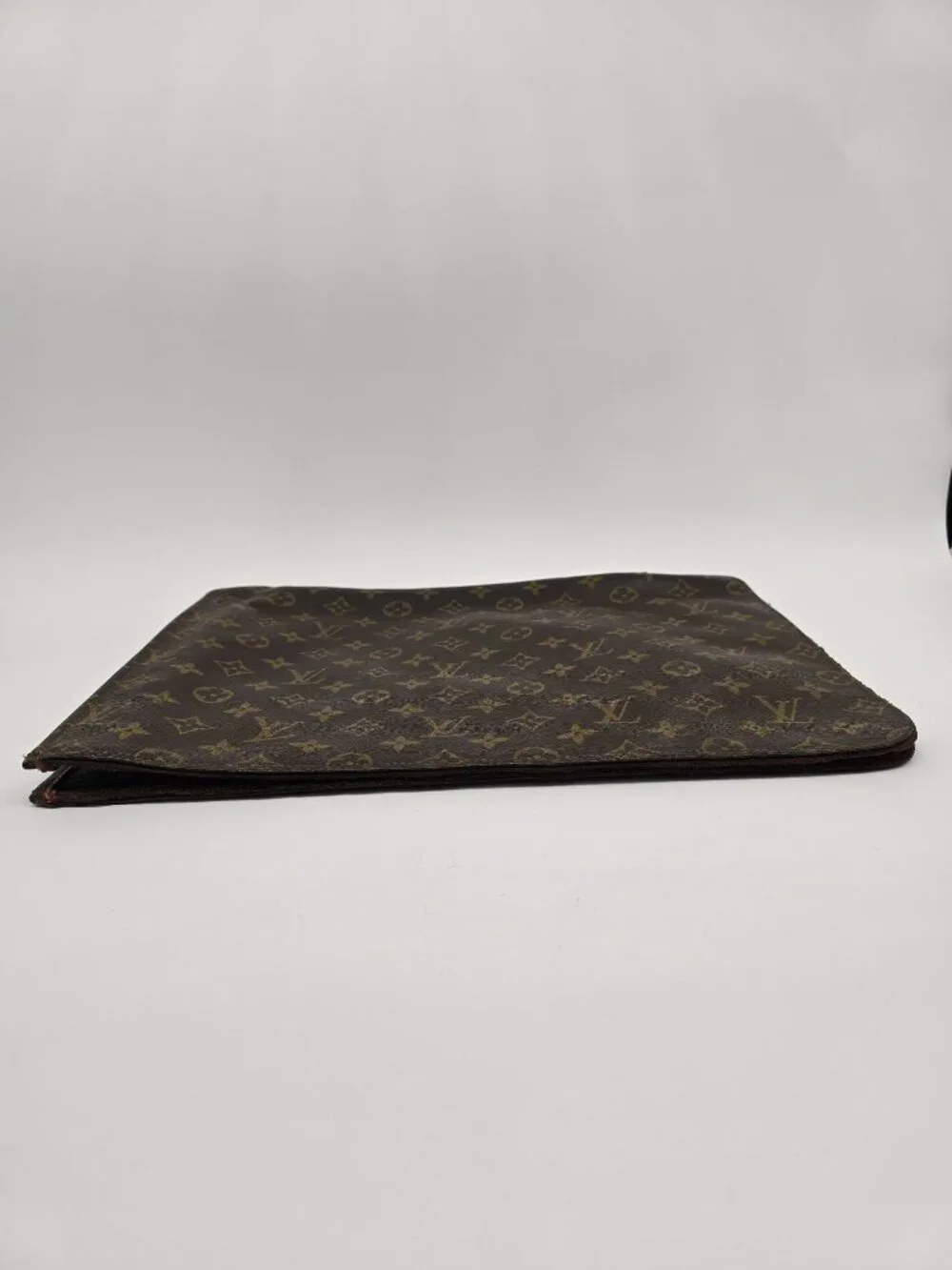 Louis Vuitton sleek louis